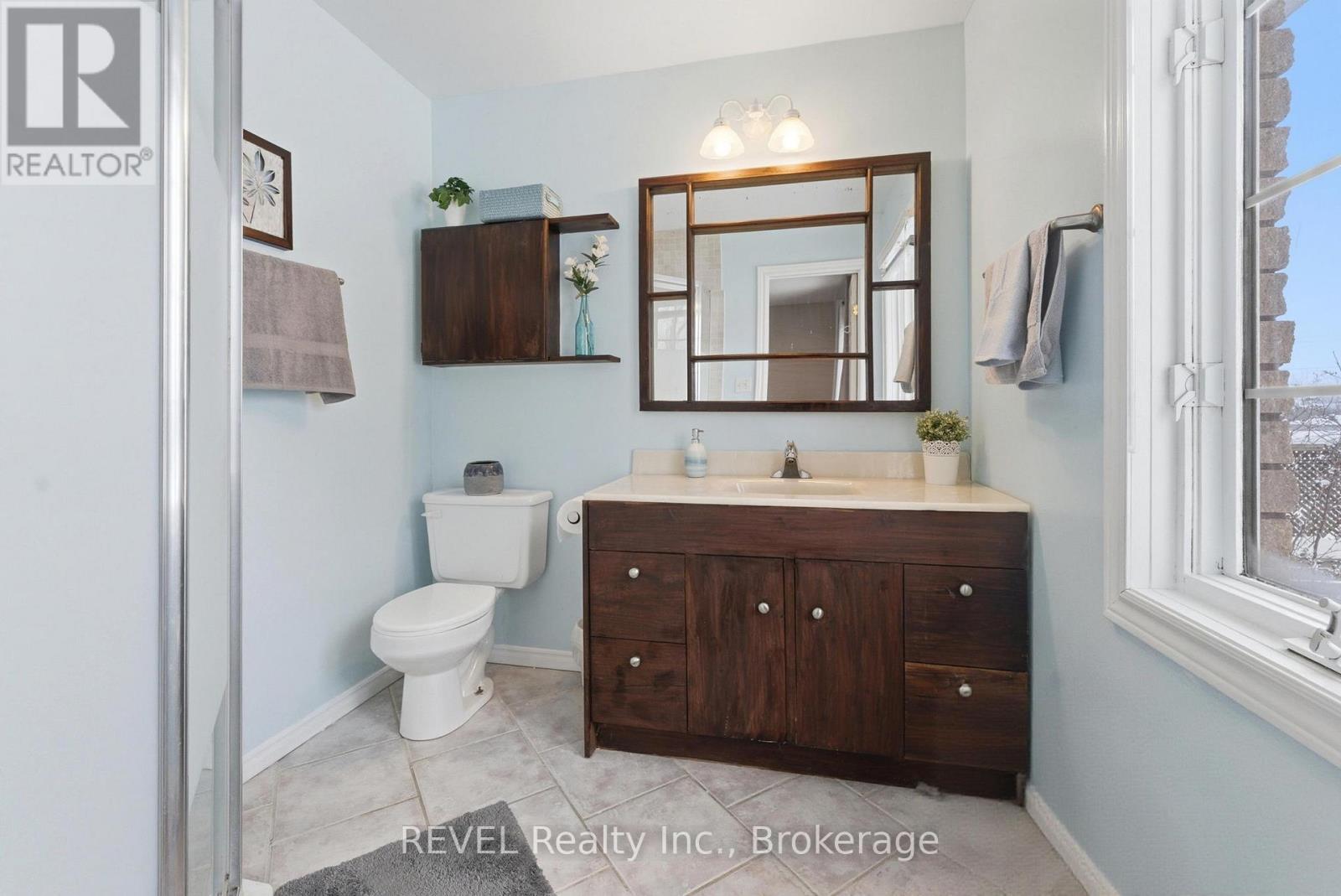 5 Barbara Avenue, Oro-Medonte, ON - Indoor Photo Showing Bathroom