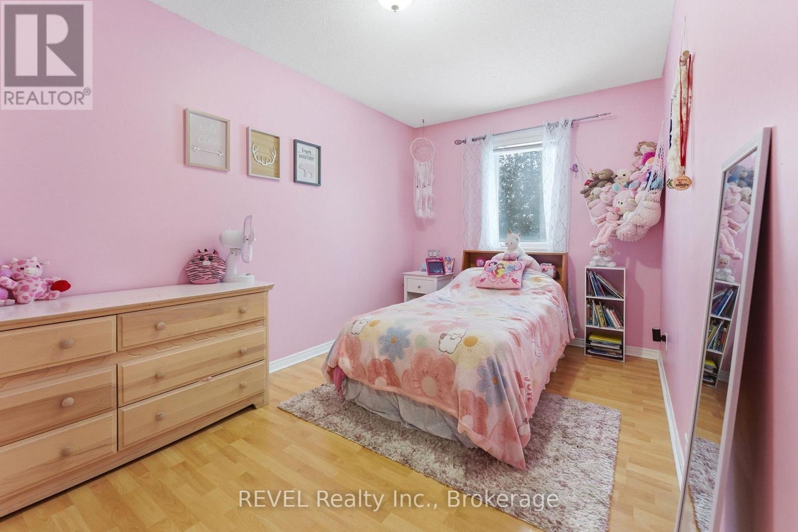 5 Barbara Avenue, Oro-Medonte, ON - Indoor Photo Showing Bedroom