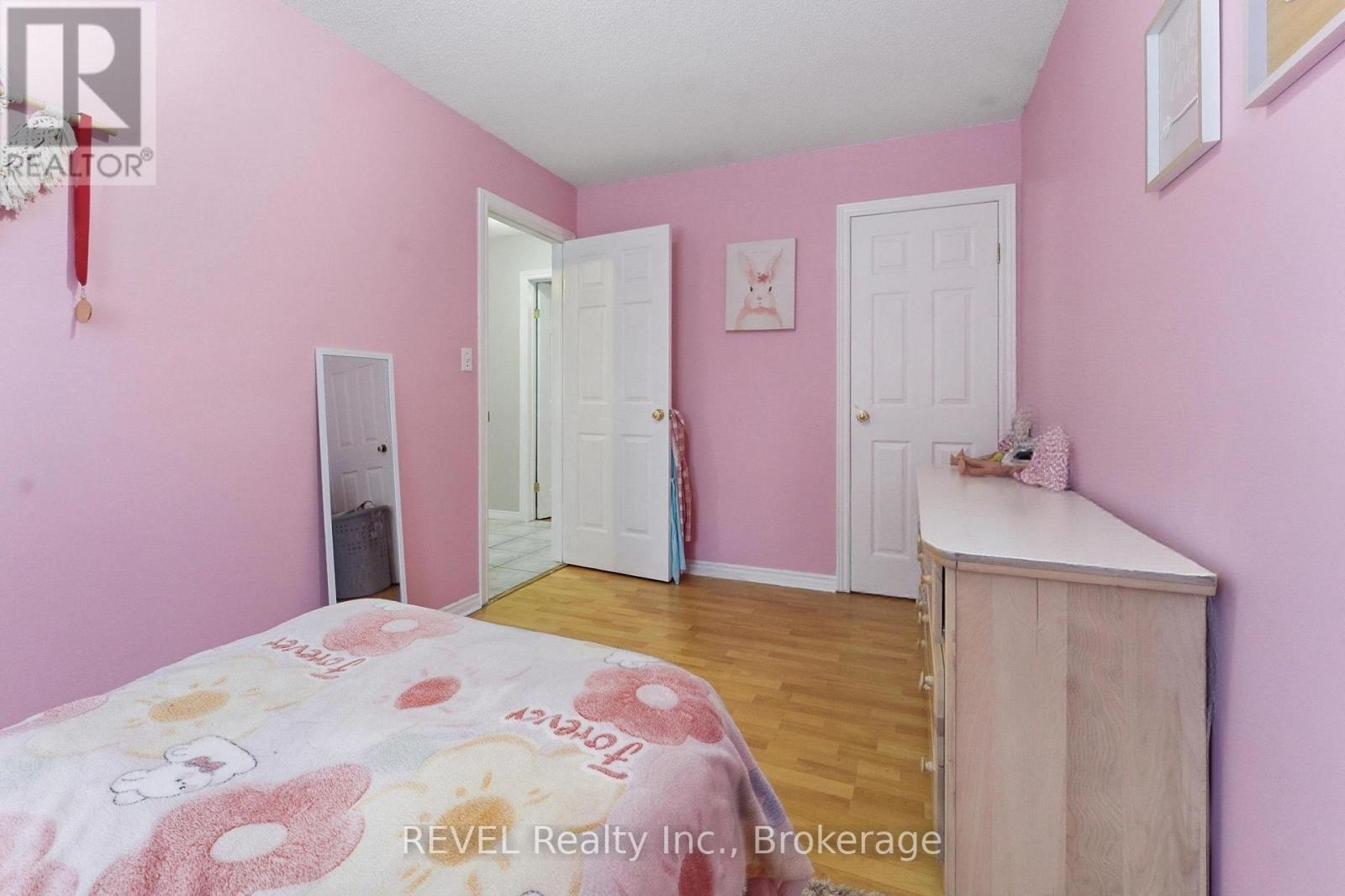 5 Barbara Avenue, Oro-Medonte, ON - Indoor Photo Showing Bedroom