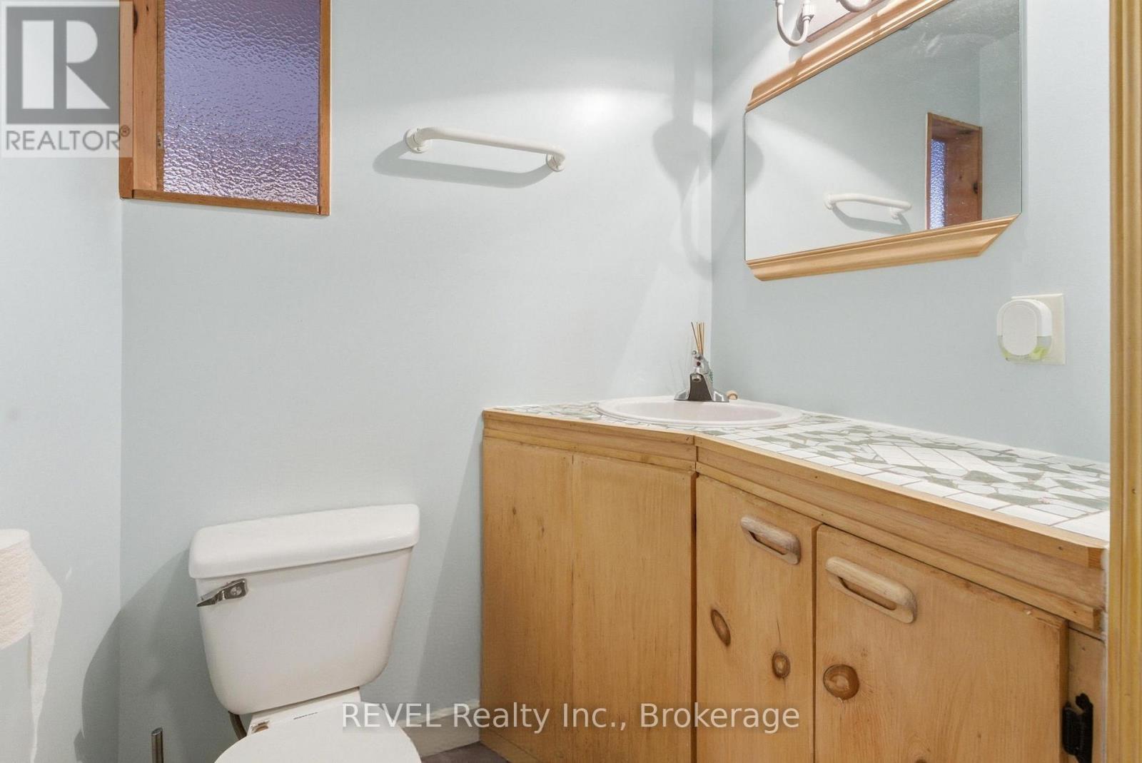 5 Barbara Avenue, Oro-Medonte, ON - Indoor Photo Showing Bathroom