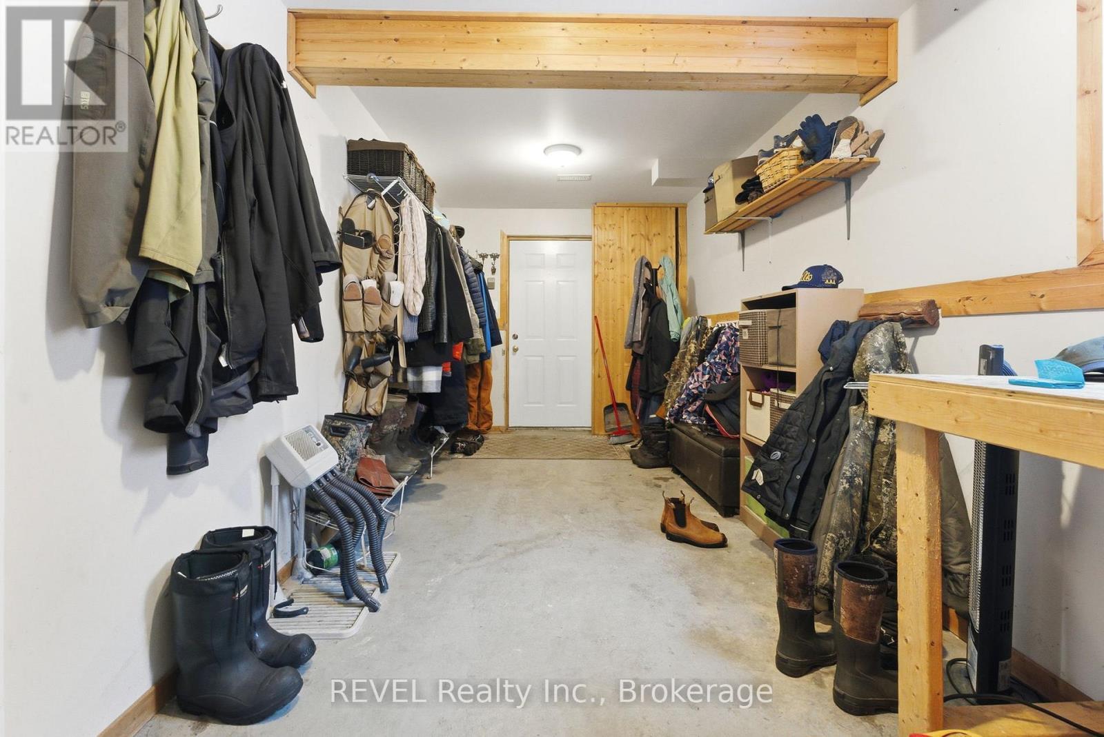 5 Barbara Avenue, Oro-Medonte, ON - Indoor With Storage