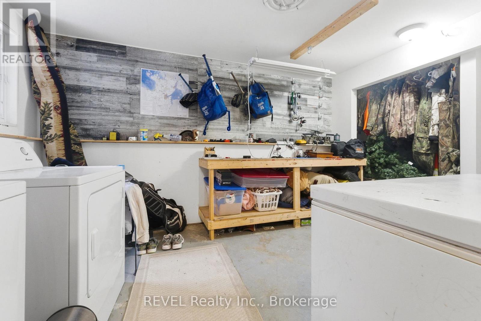 5 Barbara Avenue, Oro-Medonte, ON - Indoor Photo Showing Laundry Room