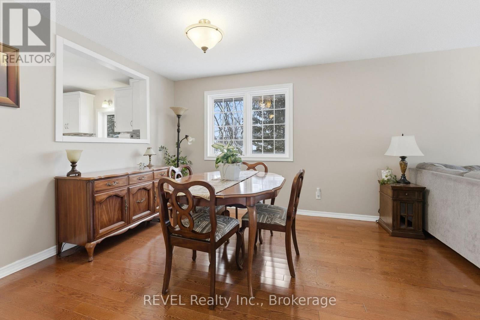 5 Barbara Avenue, Oro-Medonte, ON - Indoor Photo Showing Dining Room