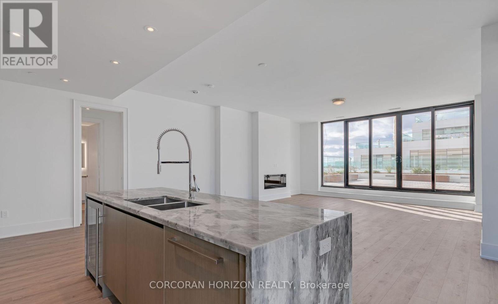 912 - 118 Merchants Wharf, Toronto, ON - Indoor Photo Showing Kitchen With Double Sink With Upgraded Kitchen