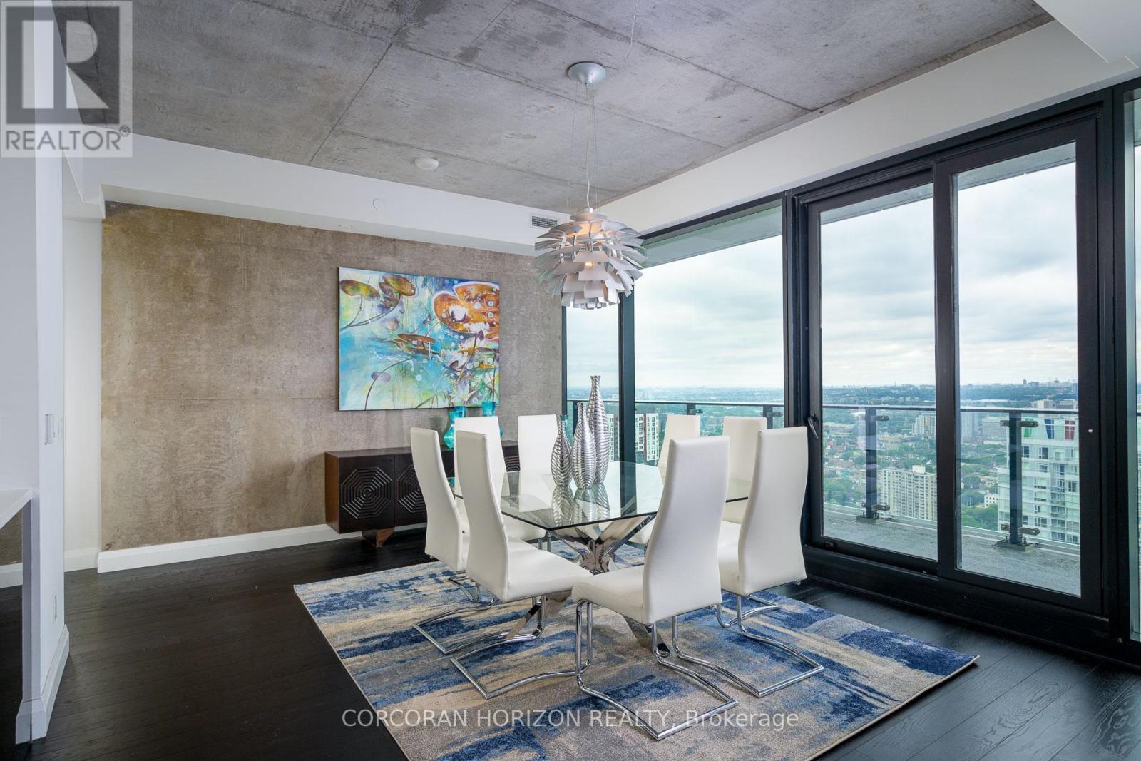 4601 - 224 King Street W, Toronto, ON - Indoor