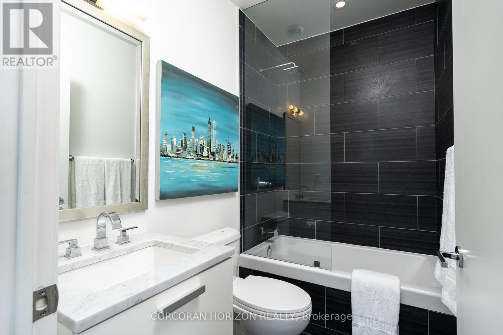 4601 - 224 King Street W, Toronto, ON - Indoor Photo Showing Bathroom