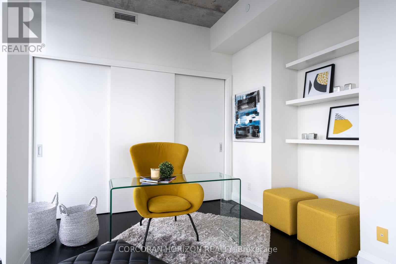 4601 - 224 King Street W, Toronto, ON - Indoor