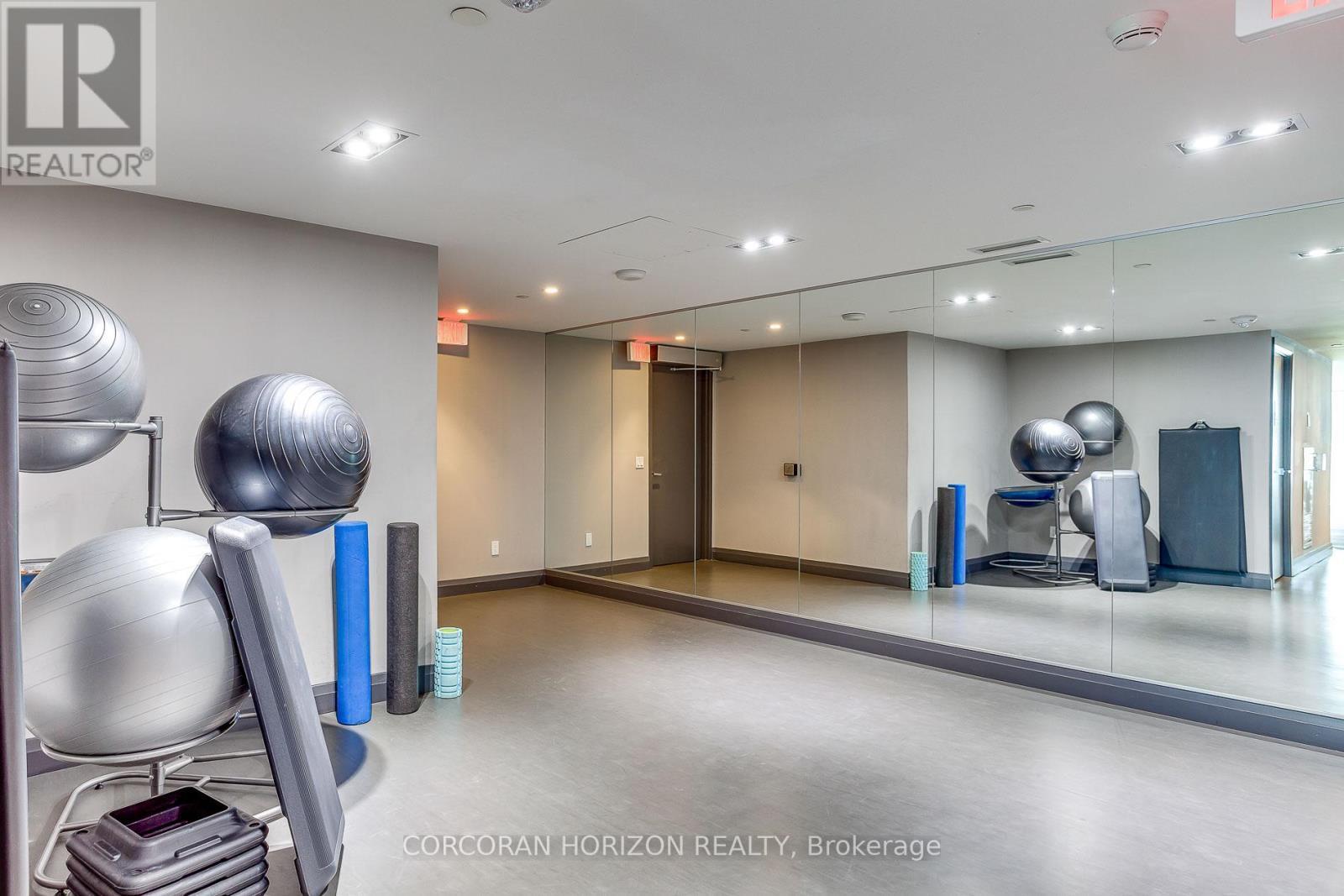 4601 - 224 King Street W, Toronto, ON - Indoor