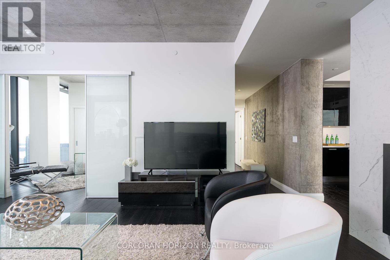 4601 - 224 King Street W, Toronto, ON - Indoor