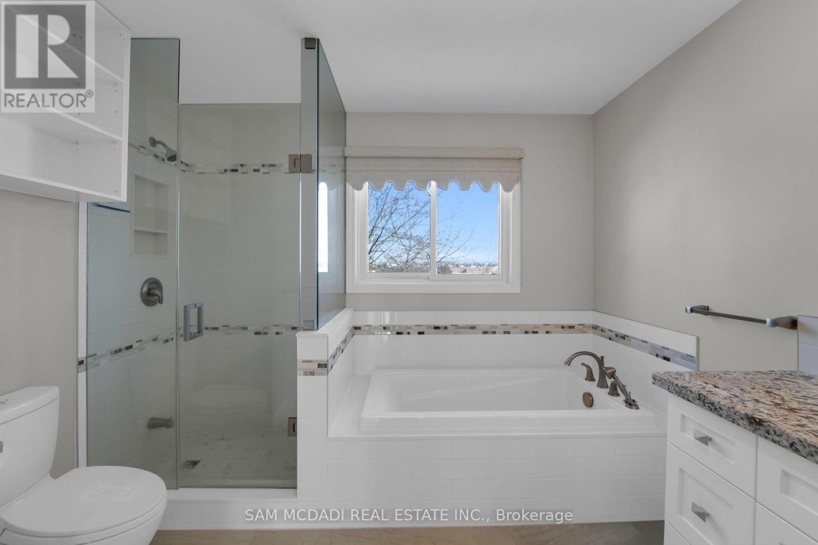 5275 Thornwood Drive, Mississauga, ON - Indoor Photo Showing Bathroom