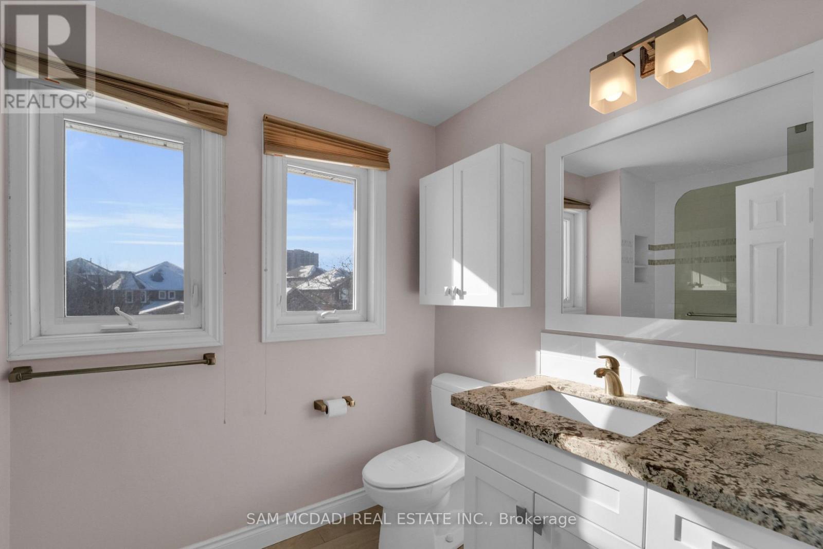 5275 Thornwood Drive, Mississauga, ON - Indoor Photo Showing Bathroom