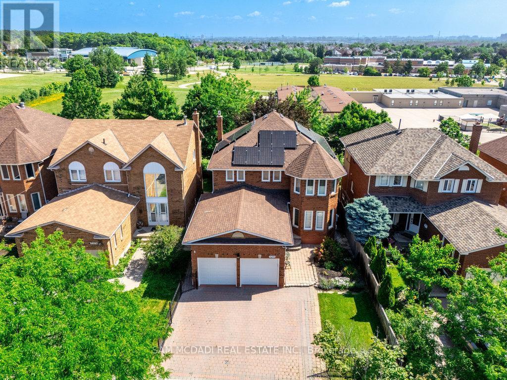 5275 Thornwood Drive, Mississauga, ON - Outdoor