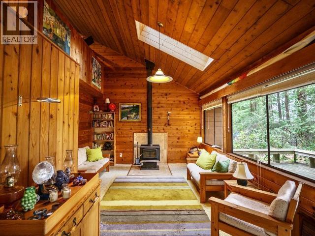 963 Spilsbury Drive, Savary Island, BC - Indoor With Fireplace