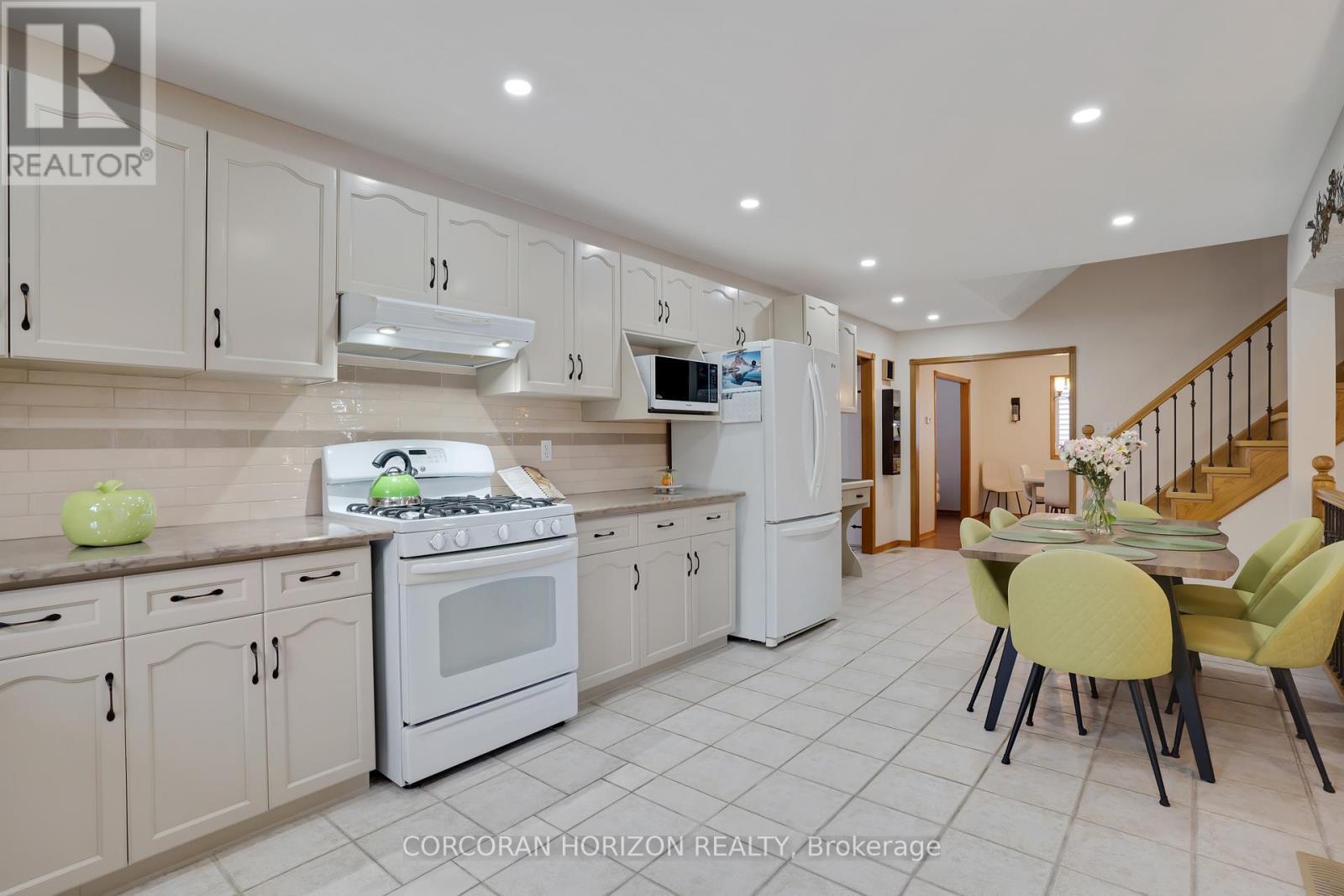 35 Southview Crescent, Cambridge, ON - Indoor Photo Showing Kitchen
