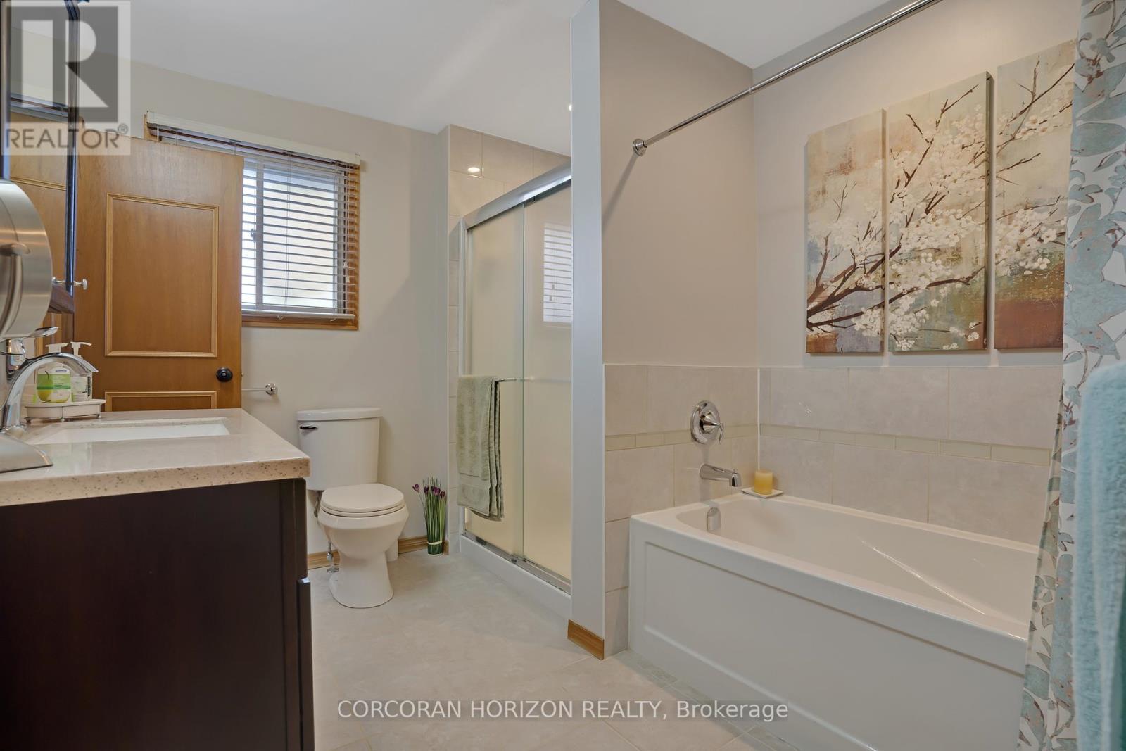 35 Southview Crescent, Cambridge, ON - Indoor Photo Showing Bathroom