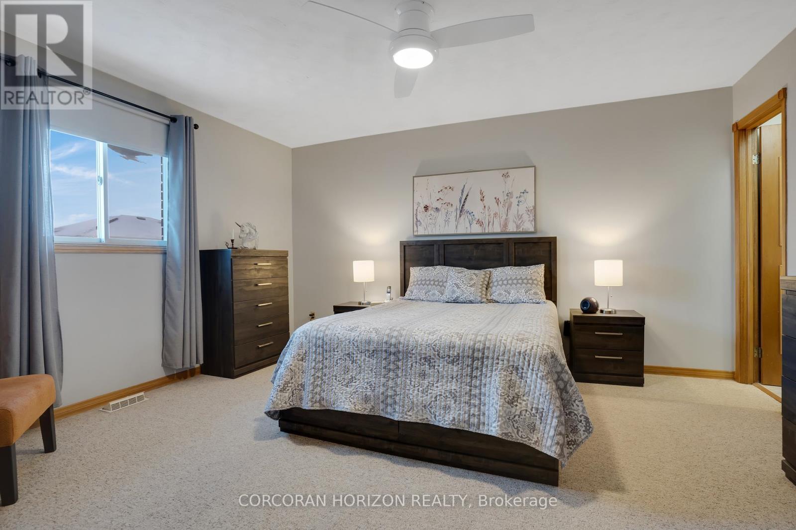 35 Southview Crescent, Cambridge, ON - Indoor Photo Showing Bedroom