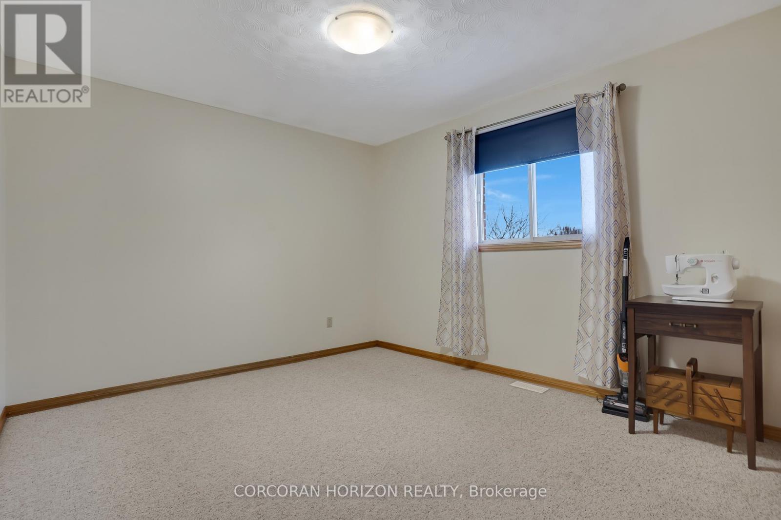 35 Southview Crescent, Cambridge, ON - Indoor Photo Showing Other Room