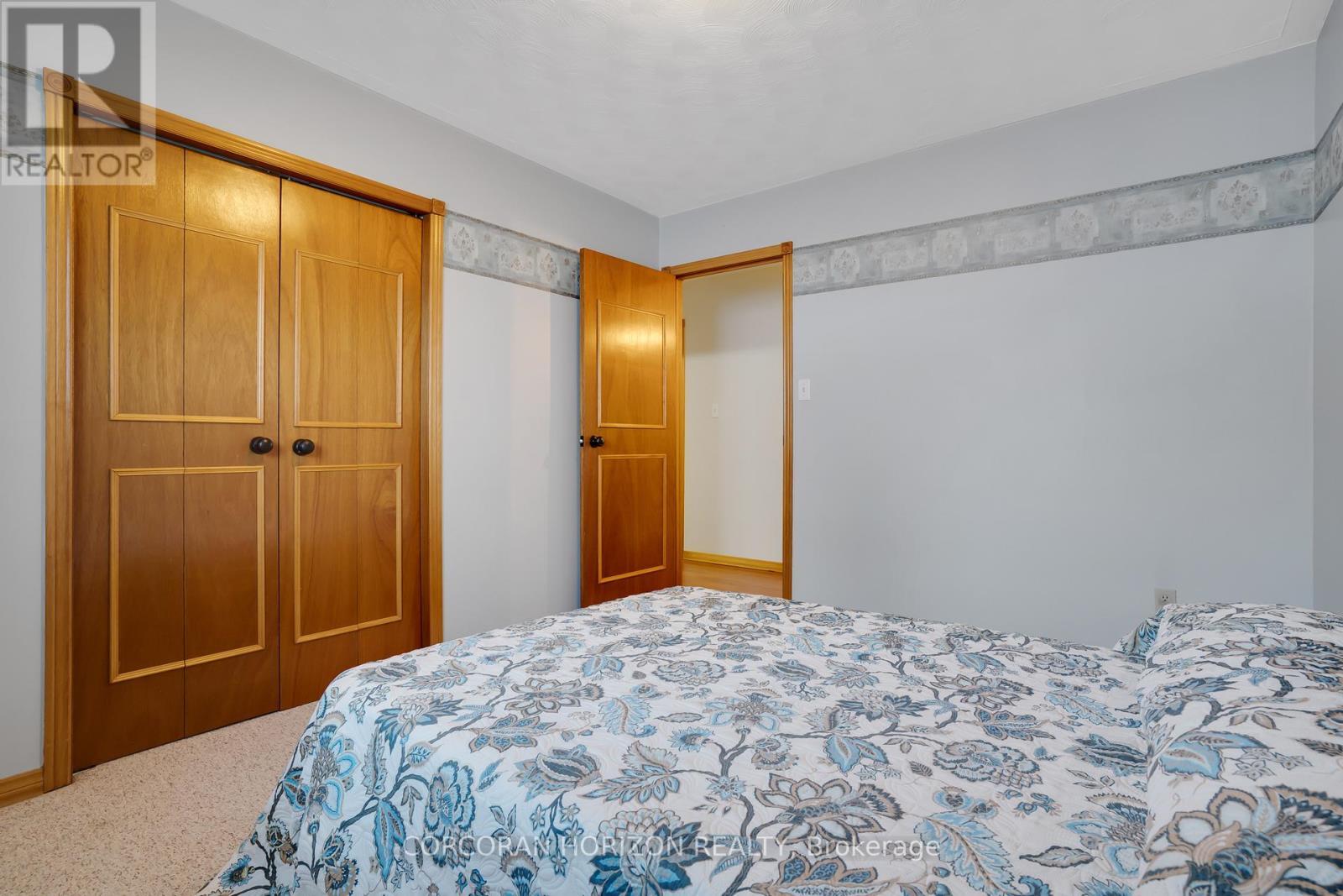 35 Southview Crescent, Cambridge, ON - Indoor Photo Showing Bedroom