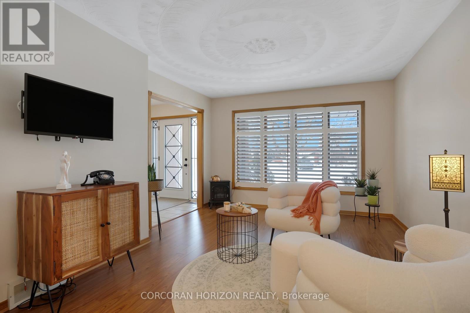35 Southview Crescent, Cambridge, ON - Indoor Photo Showing Living Room