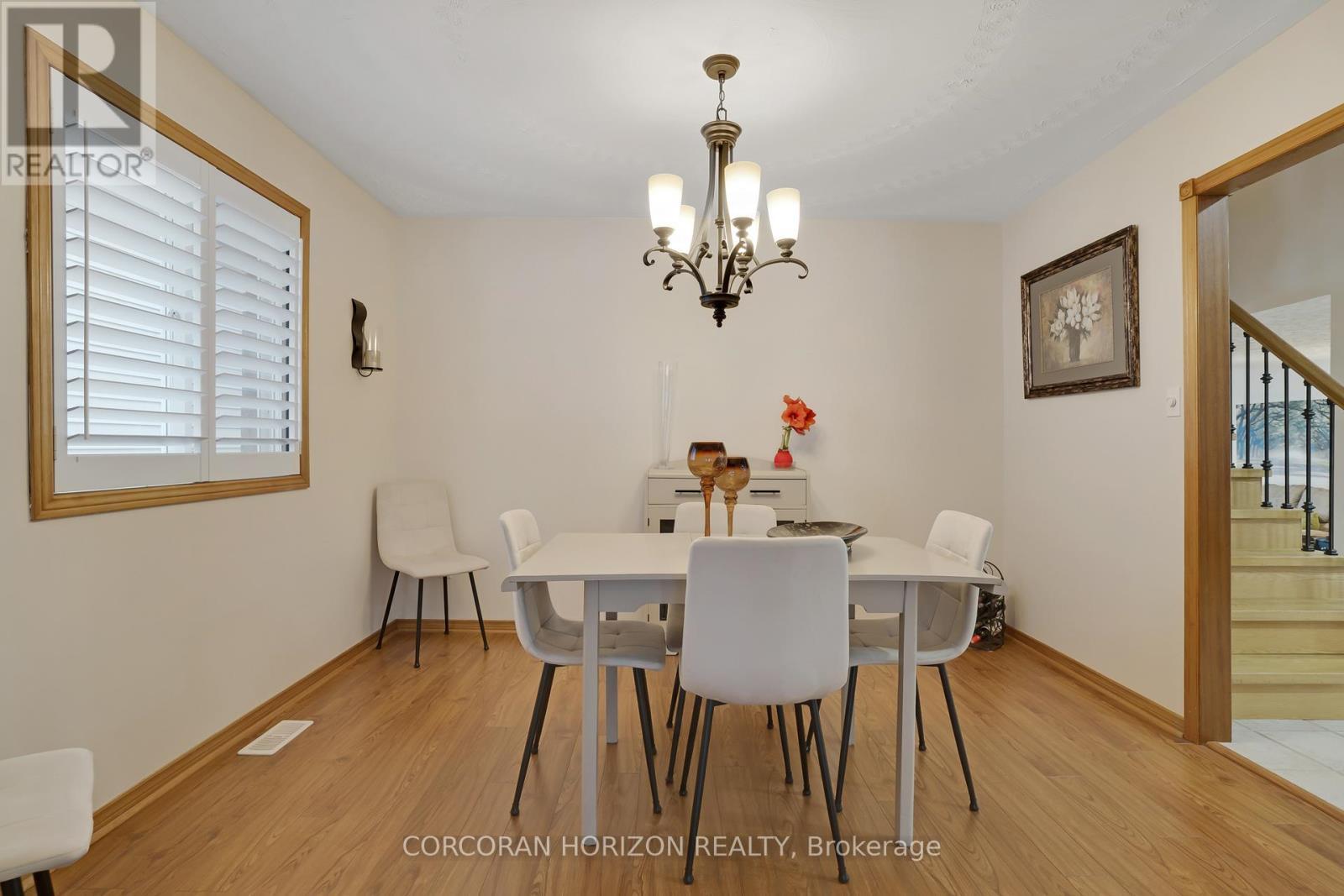35 Southview Crescent, Cambridge, ON - Indoor Photo Showing Dining Room