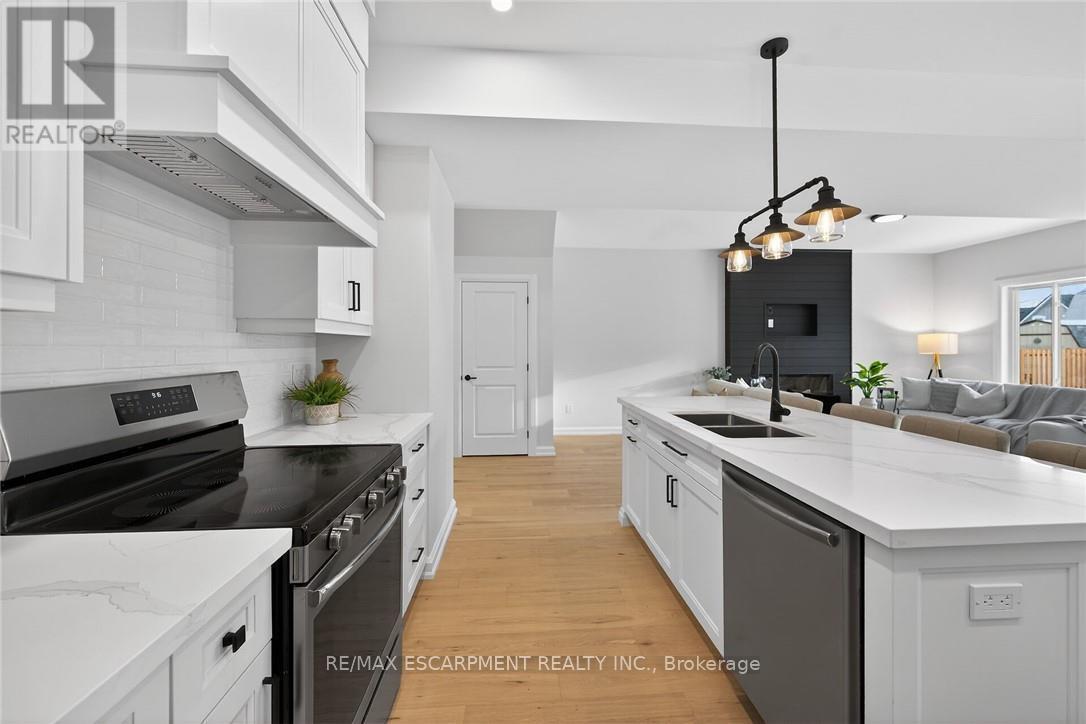 45 B Howard Street, Haldimand, ON - Indoor Photo Showing Kitchen With Double Sink