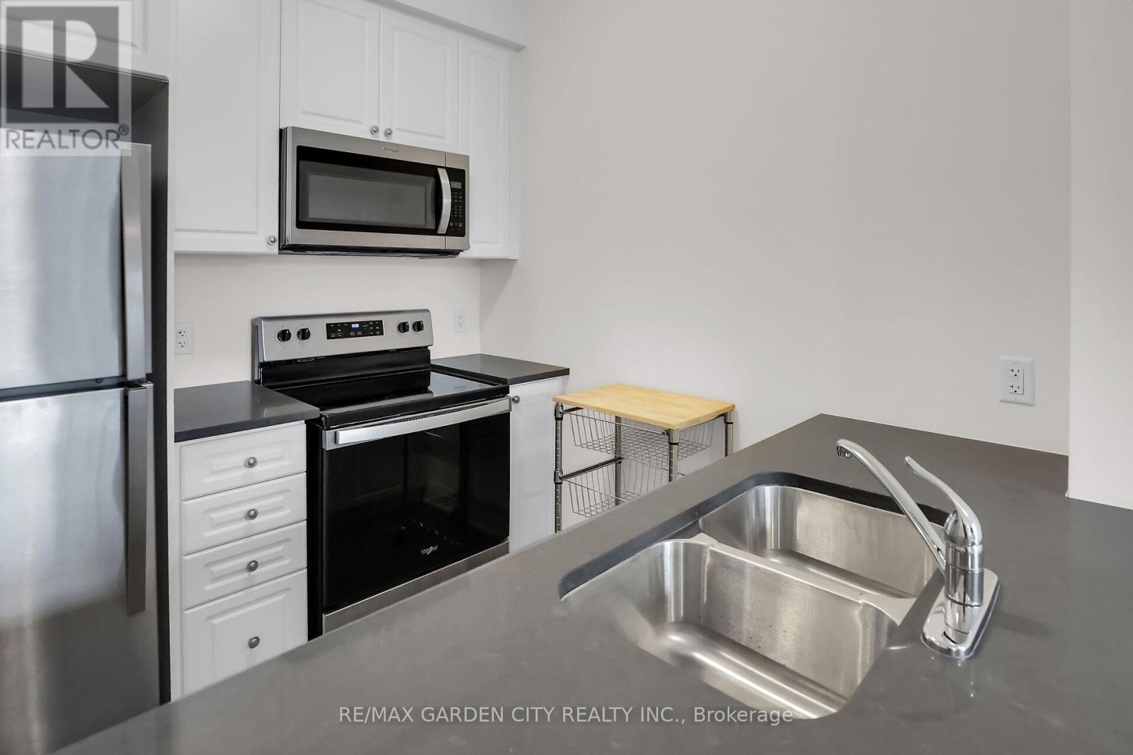 431 - 16 Concord Place, Grimsby, ON - Indoor Photo Showing Kitchen With Double Sink