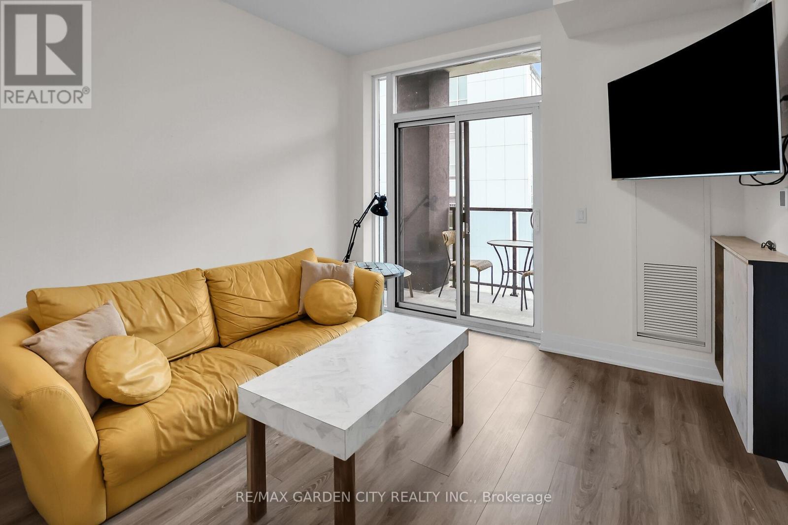 431 - 16 Concord Place, Grimsby, ON - Indoor Photo Showing Living Room