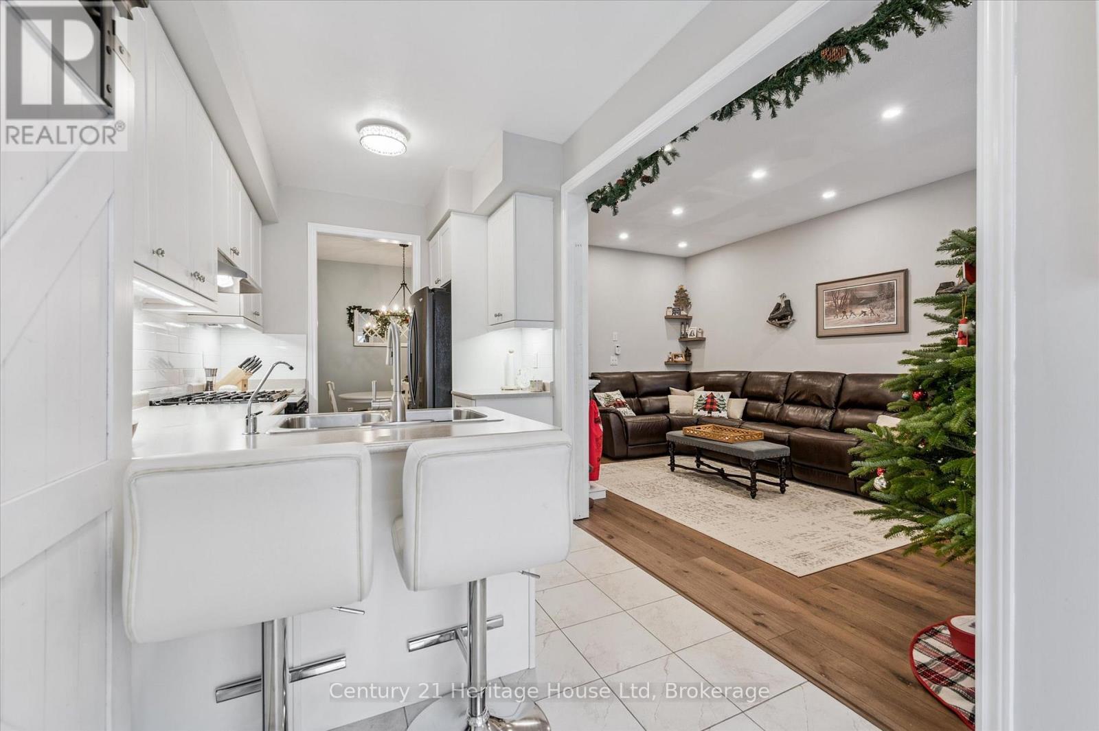 73 Courtney Street, Centre Wellington (Fergus), ON - Indoor