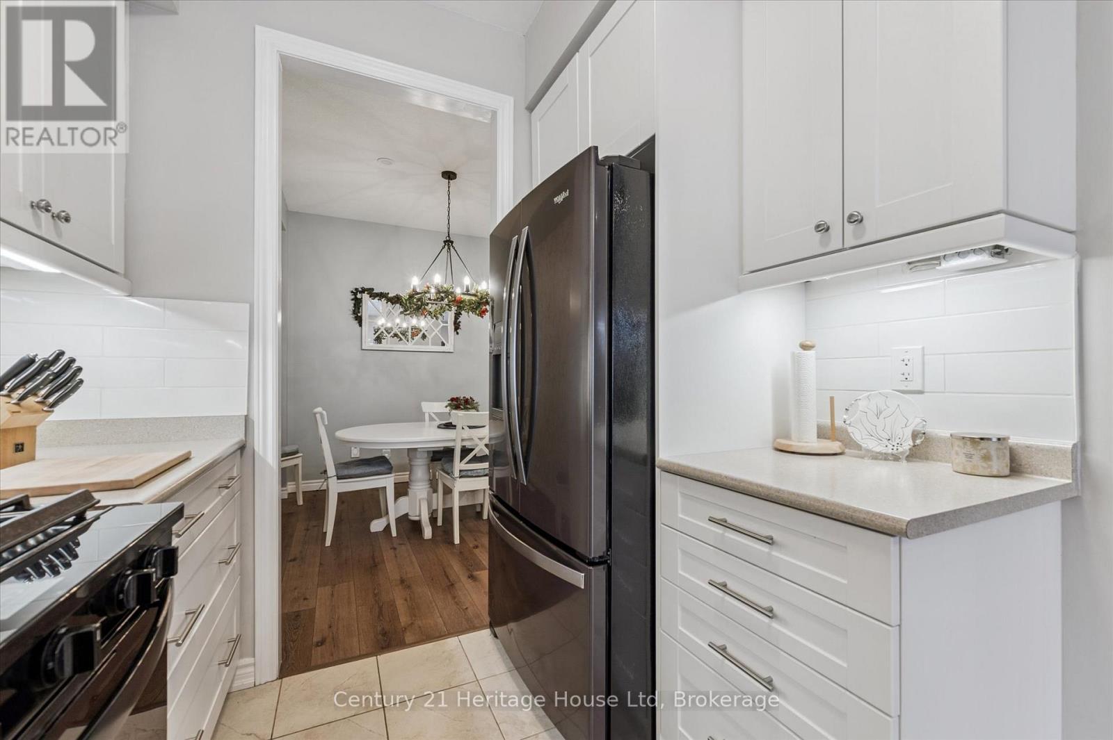 73 Courtney Street, Centre Wellington (Fergus), ON - Indoor Photo Showing Kitchen