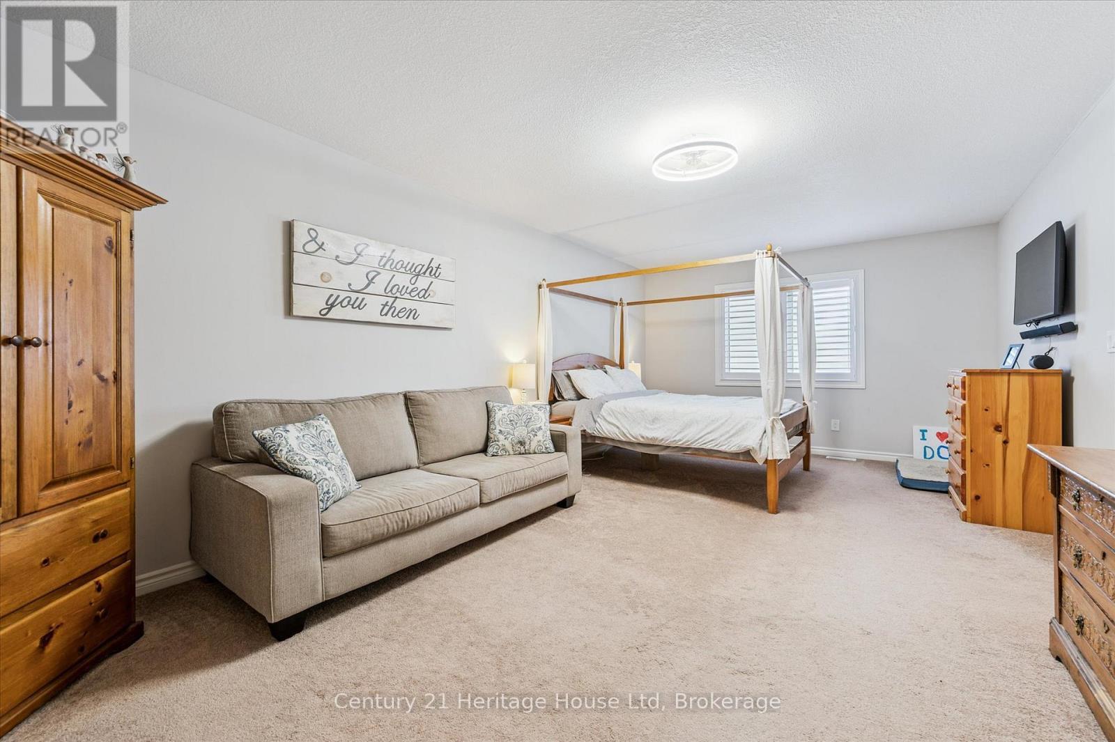 73 Courtney Street, Centre Wellington (Fergus), ON - Indoor Photo Showing Bedroom