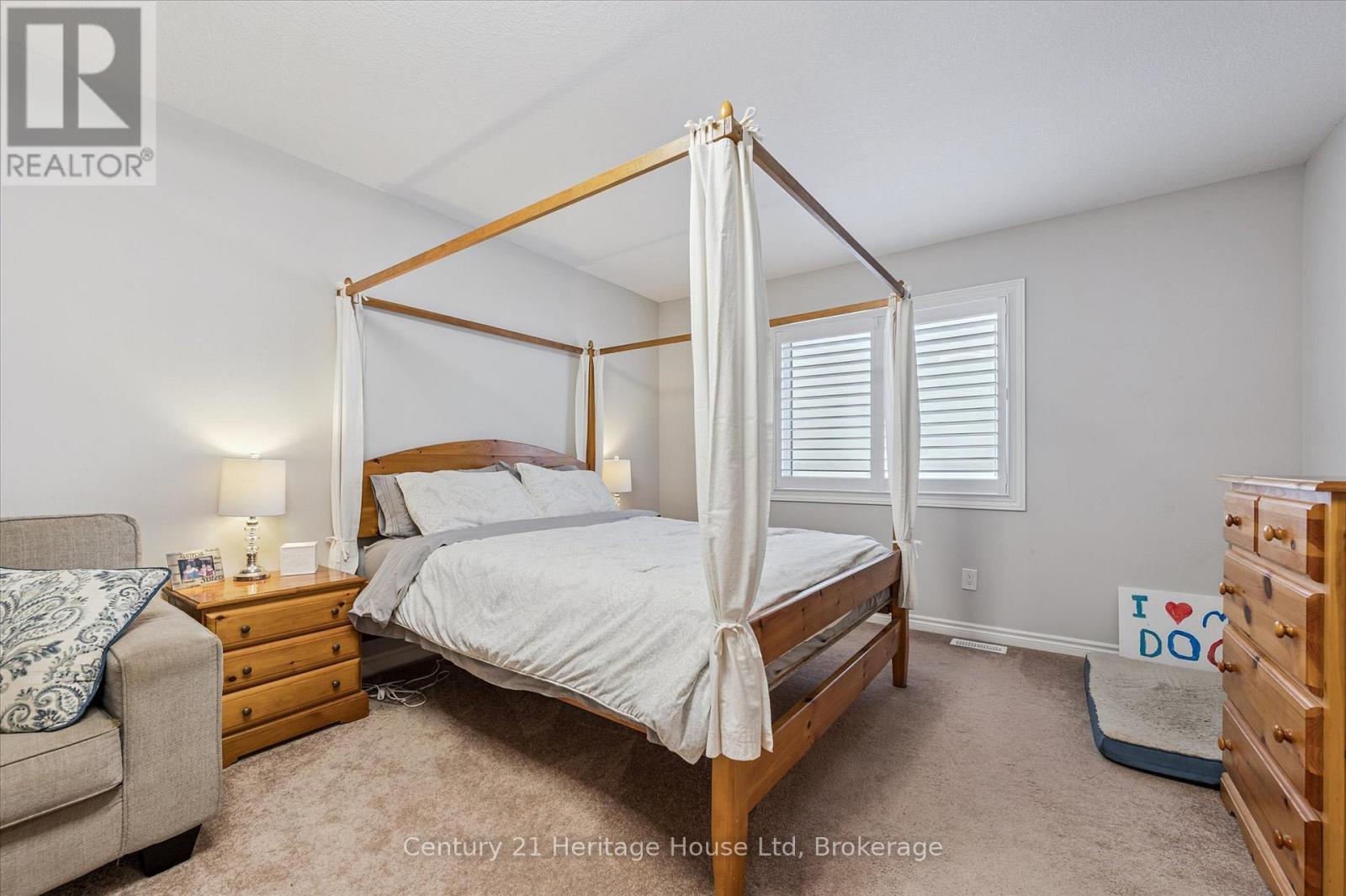 73 Courtney Street, Centre Wellington (Fergus), ON - Indoor Photo Showing Bedroom
