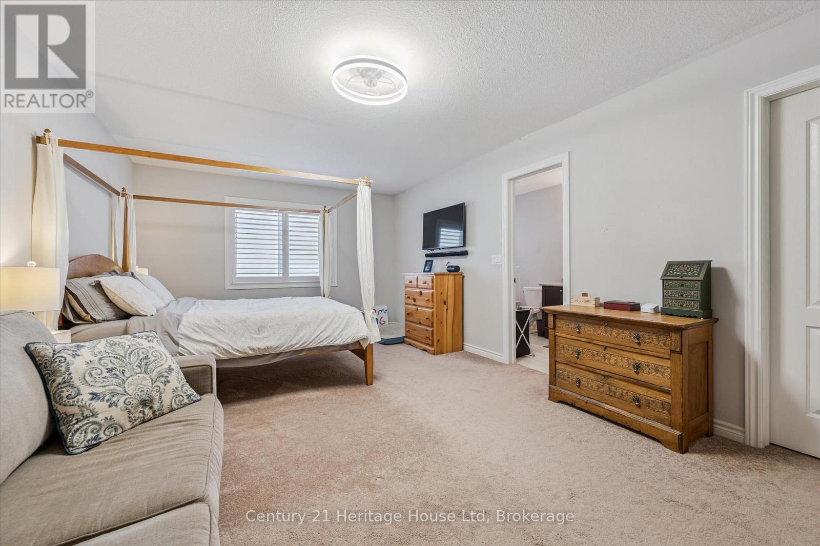 73 Courtney Street, Centre Wellington (Fergus), ON - Indoor Photo Showing Bedroom