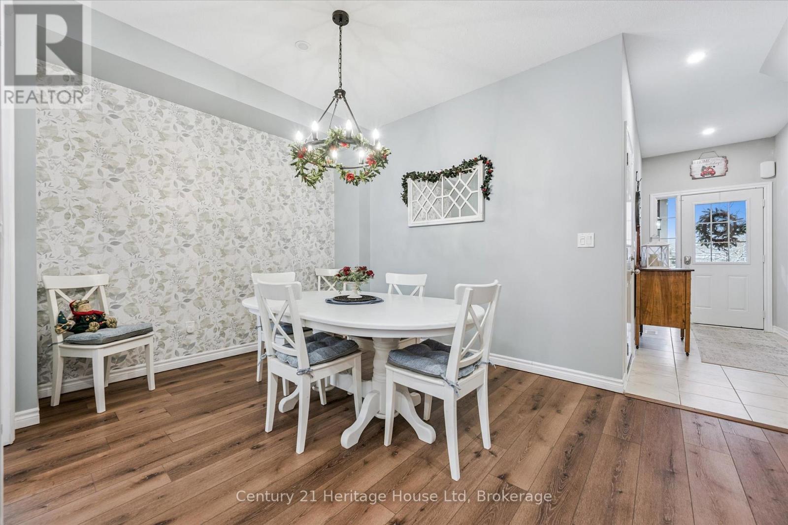 73 Courtney Street, Centre Wellington (Fergus), ON - Indoor Photo Showing Dining Room