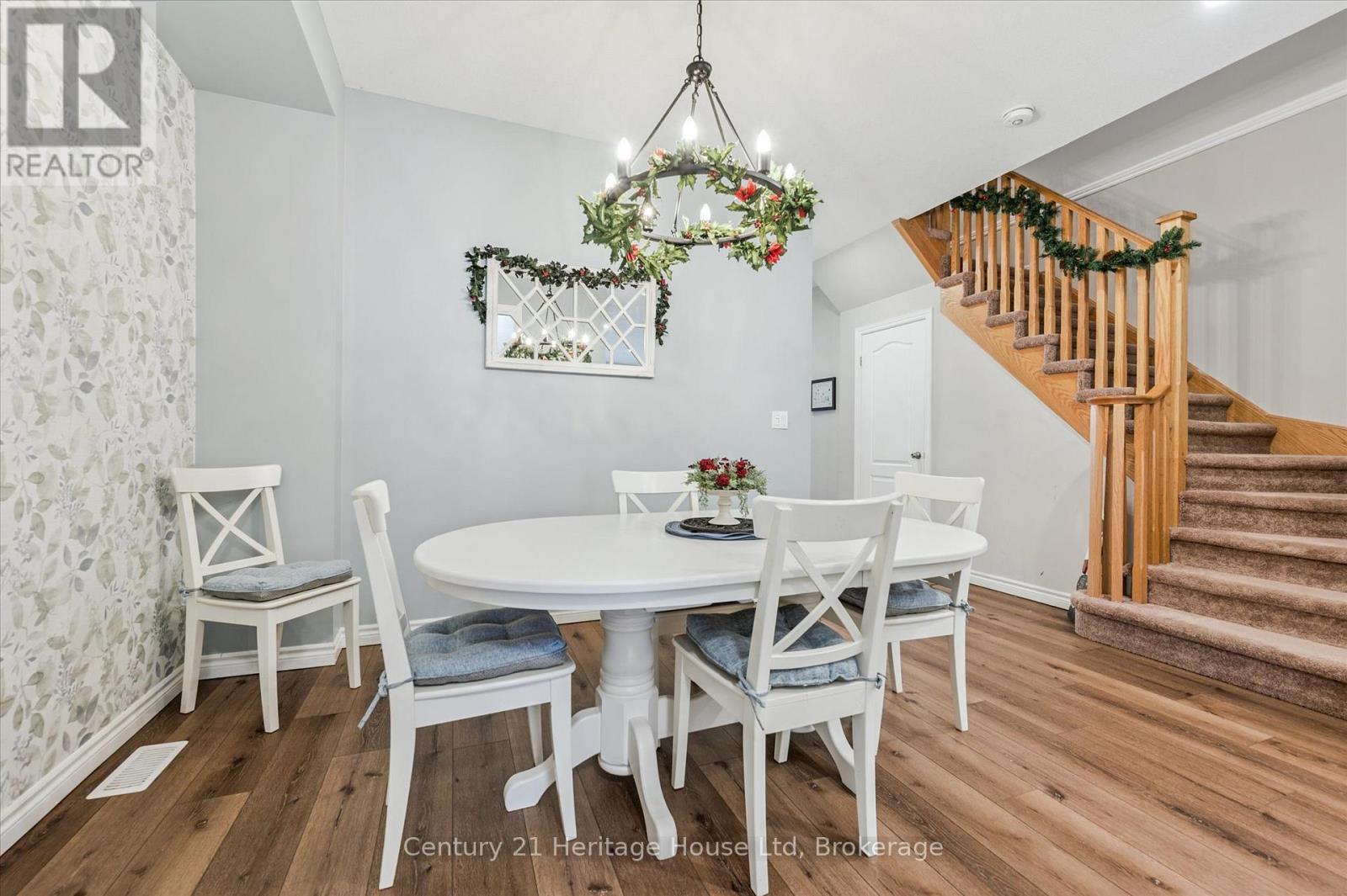 73 Courtney Street, Centre Wellington (Fergus), ON - Indoor Photo Showing Dining Room