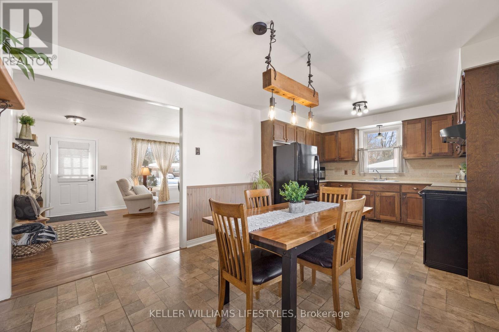 8 East Williams Street, North Middlesex (Nairn), ON - Indoor