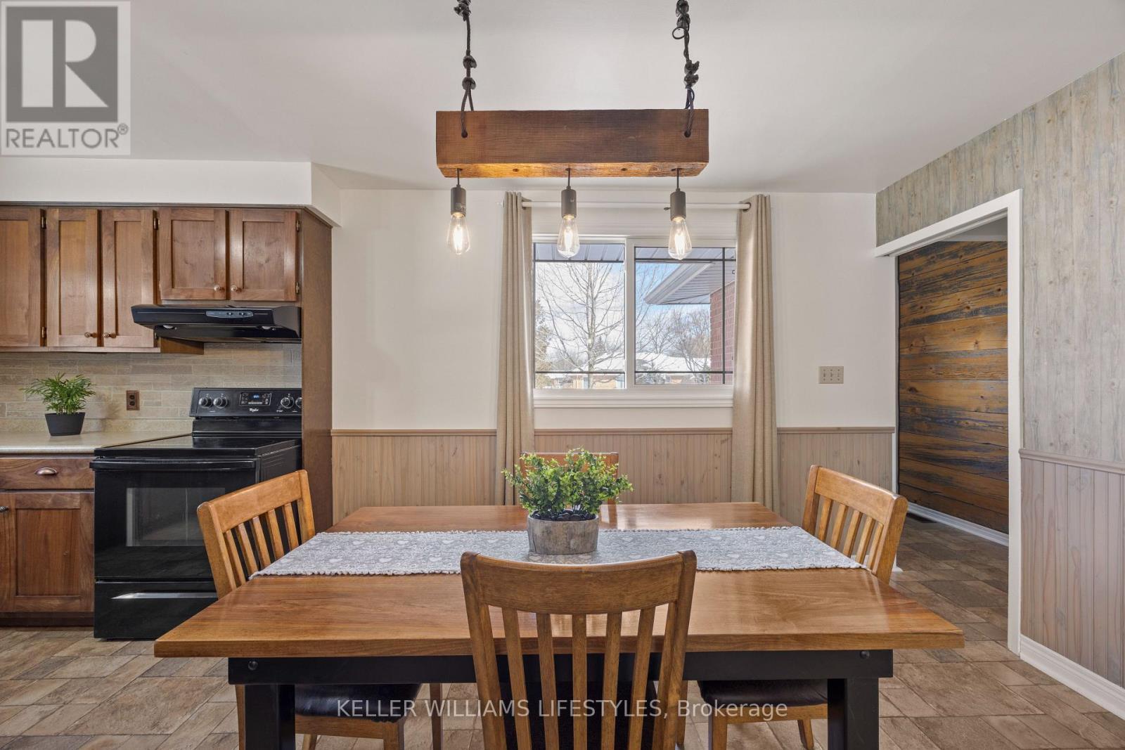 8 East Williams Street, North Middlesex (Nairn), ON - Indoor Photo Showing Dining Room
