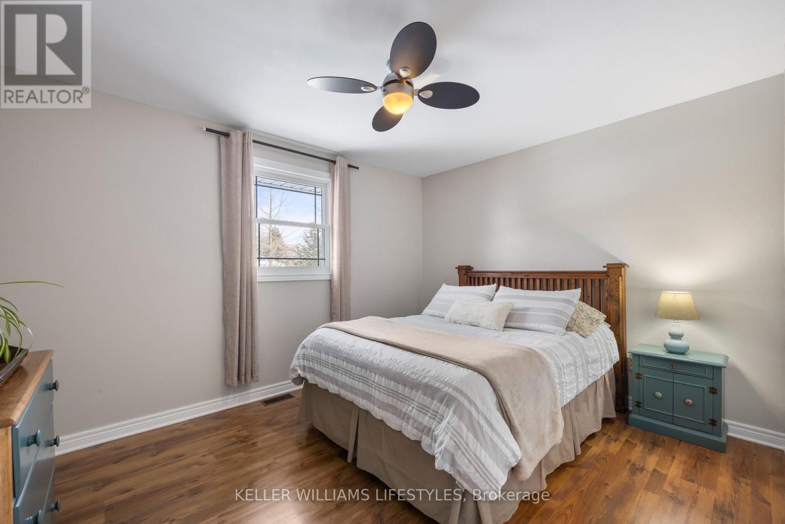 8 East Williams Street, North Middlesex (Nairn), ON - Indoor Photo Showing Bedroom