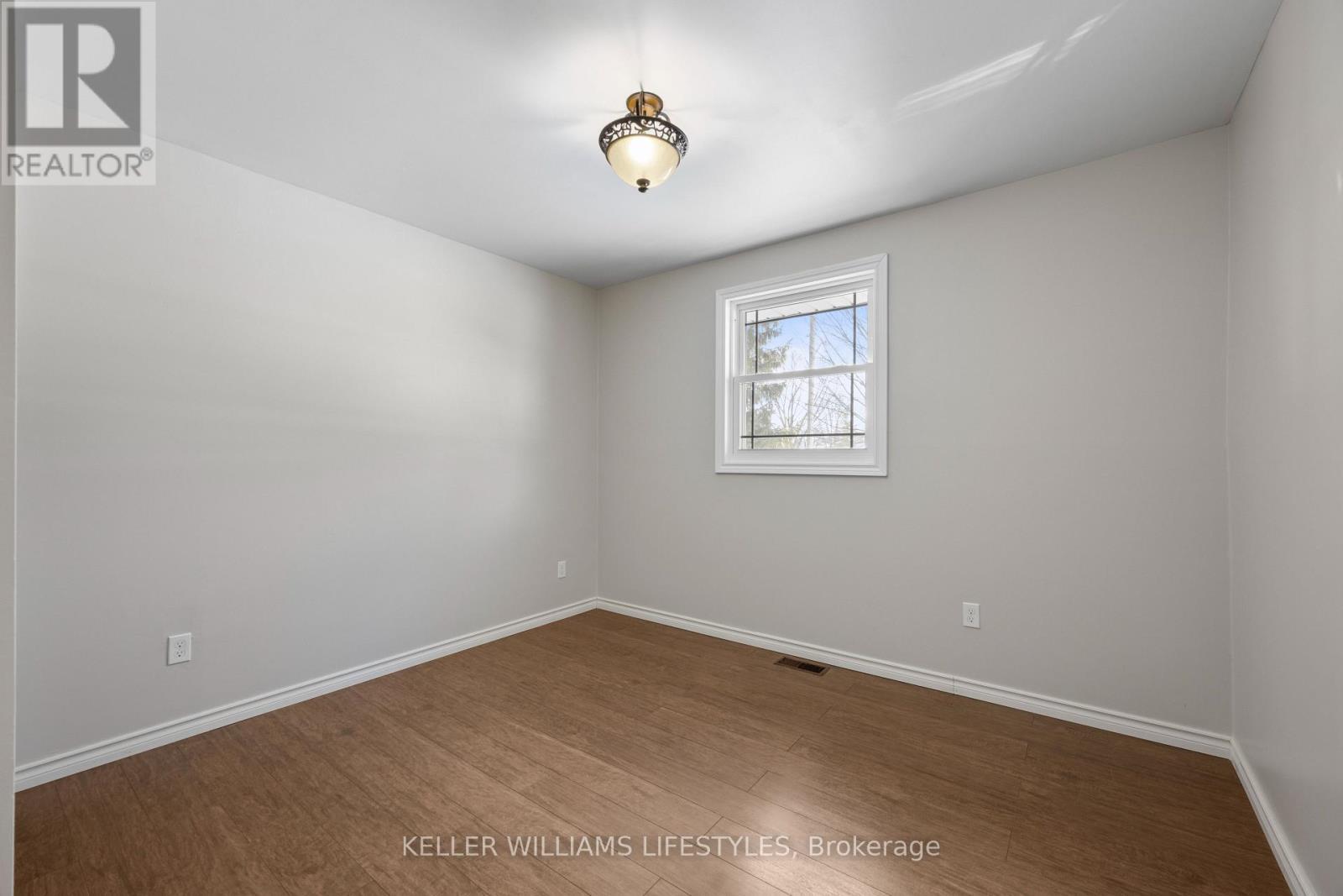 8 East Williams Street, North Middlesex (Nairn), ON - Indoor Photo Showing Other Room
