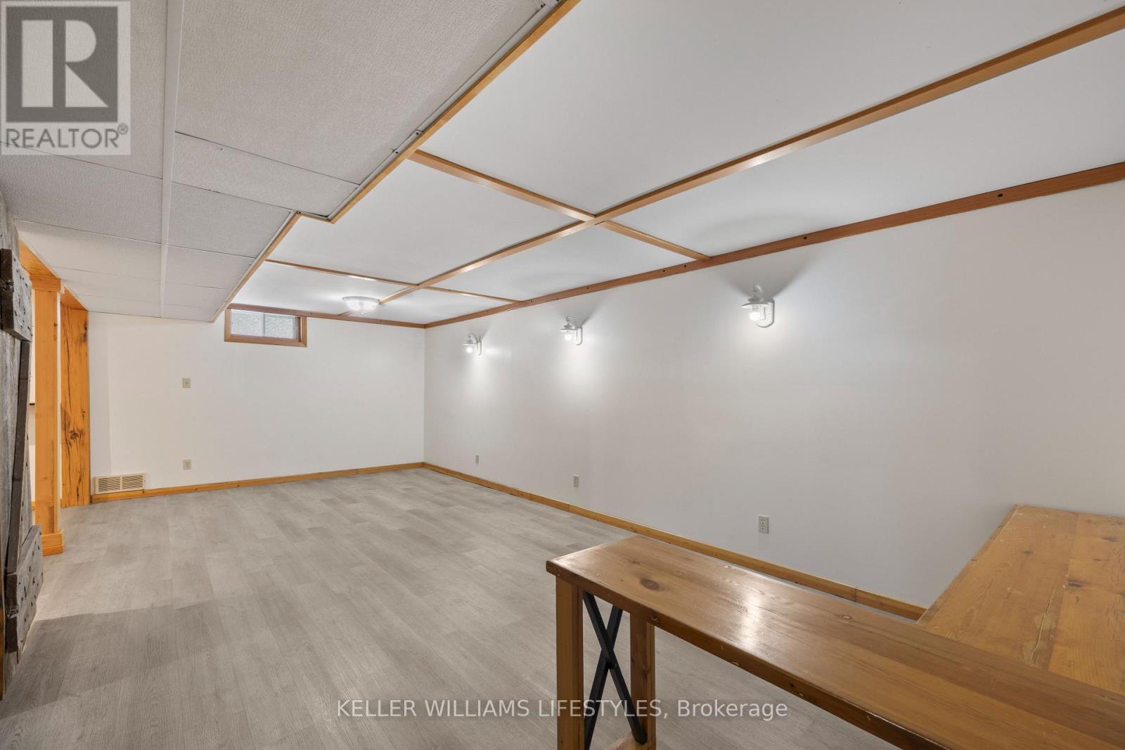 8 East Williams Street, North Middlesex (Nairn), ON - Indoor Photo Showing Other Room