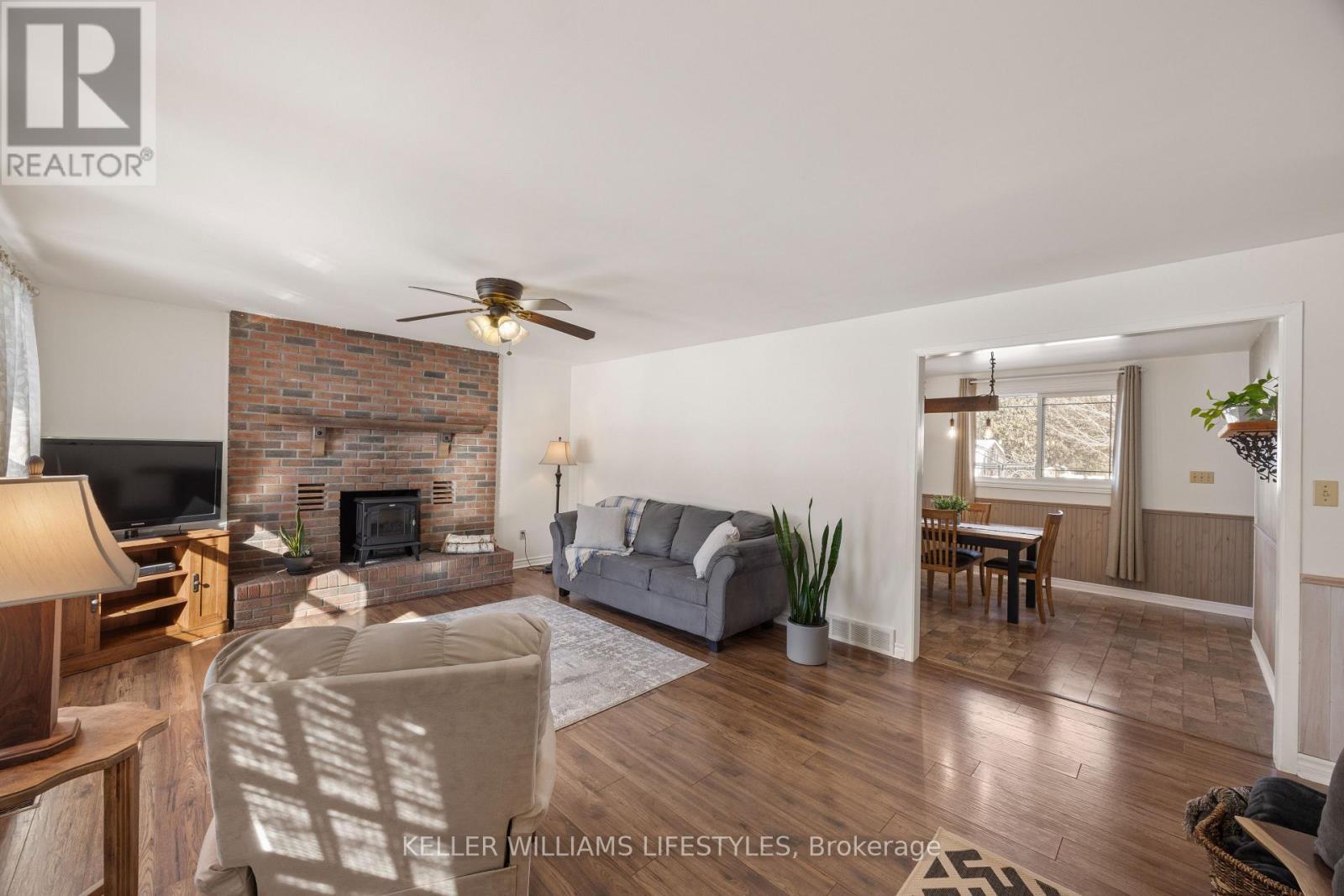 8 East Williams Street, North Middlesex (Nairn), ON - Indoor Photo Showing Living Room With Fireplace
