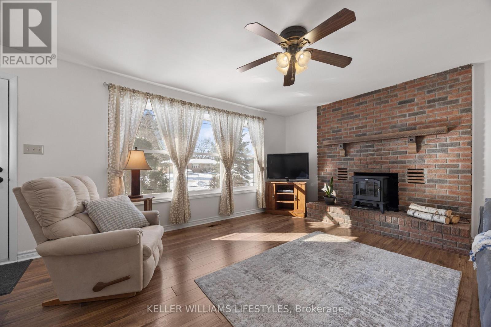 8 East Williams Street, North Middlesex (Nairn), ON - Indoor Photo Showing Living Room With Fireplace