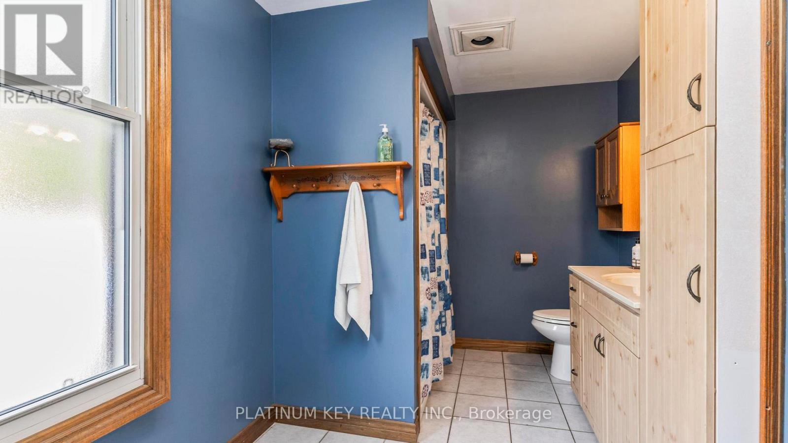 41 Queen Street, Strathroy-Caradoc (Se), ON - Indoor Photo Showing Other Room