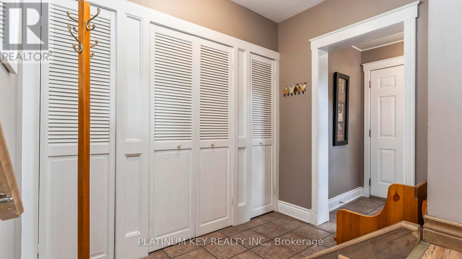 41 Queen Street, Strathroy-Caradoc (Se), ON - Indoor Photo Showing Other Room