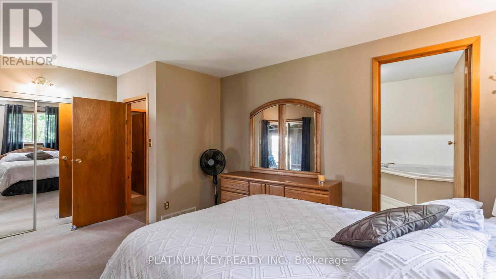 41 Queen Street, Strathroy-Caradoc (Se), ON - Indoor Photo Showing Bedroom