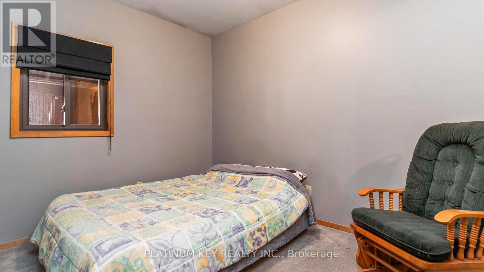 41 Queen Street, Strathroy-Caradoc (Se), ON - Indoor Photo Showing Bedroom