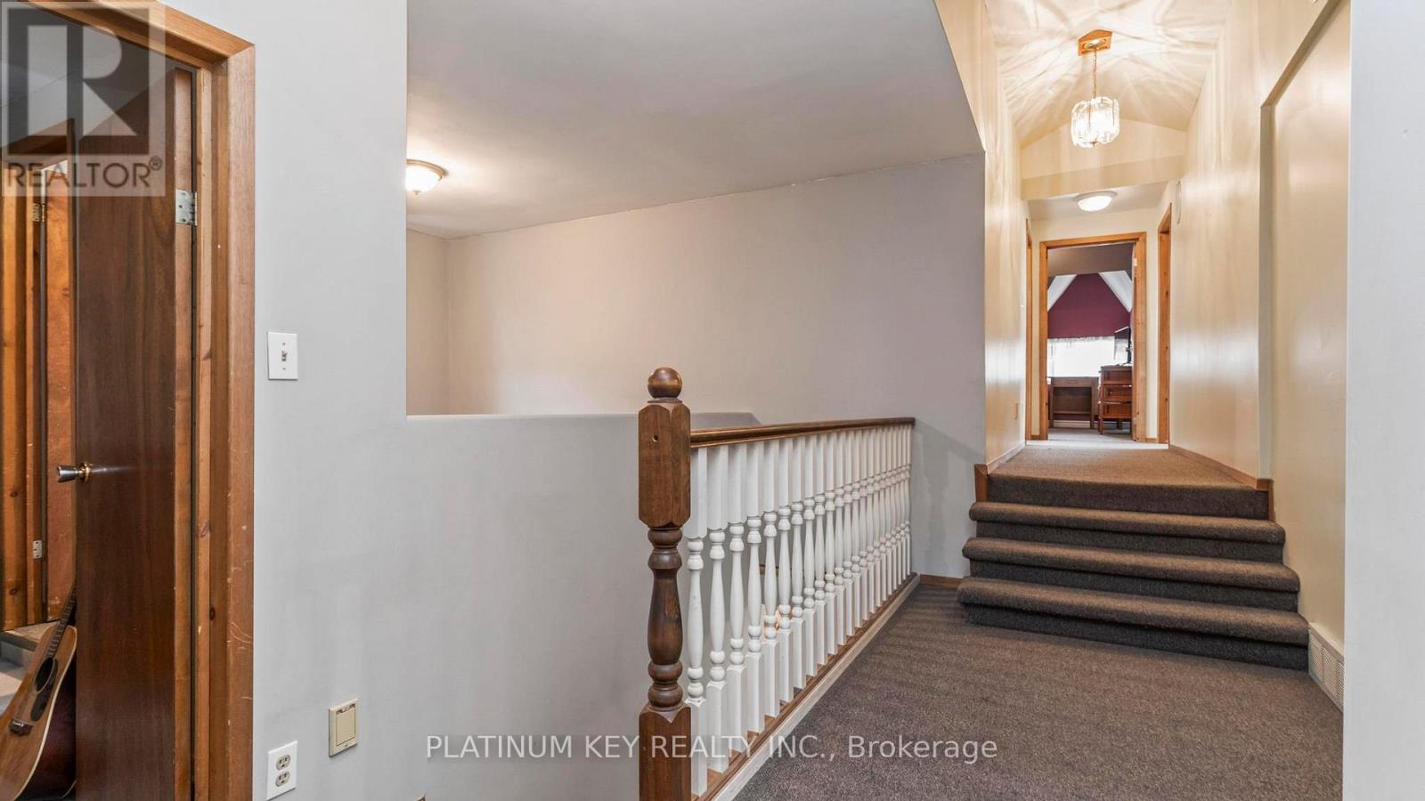 41 Queen Street, Strathroy-Caradoc (Se), ON - Indoor Photo Showing Other Room