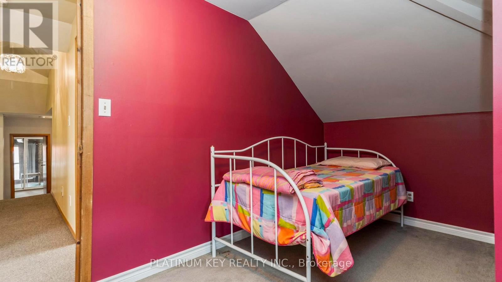 41 Queen Street, Strathroy-Caradoc (Se), ON - Indoor Photo Showing Bedroom