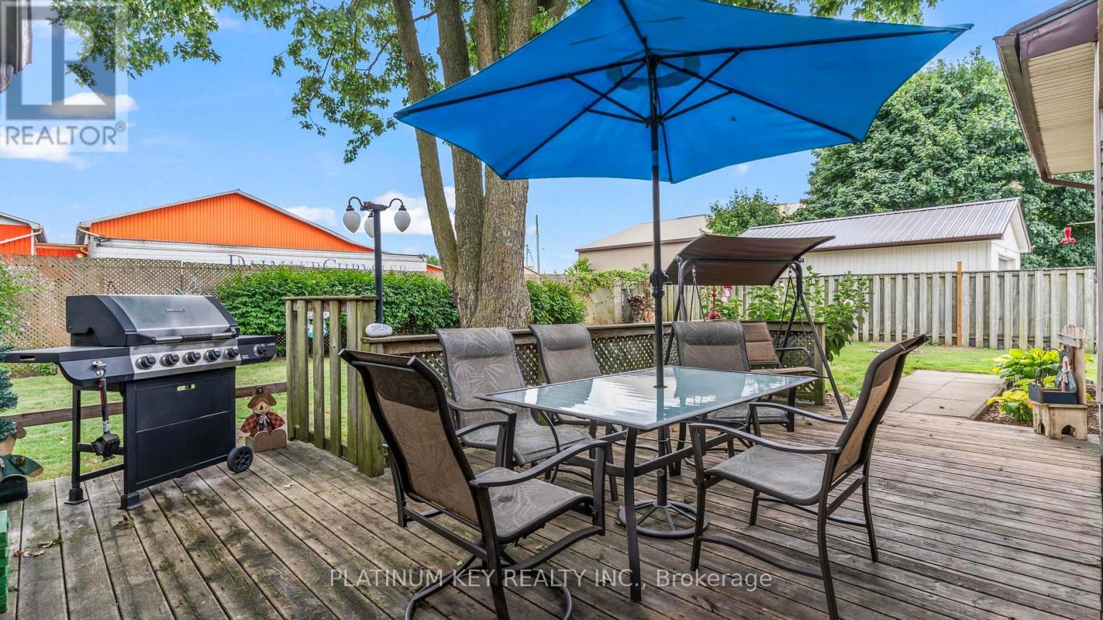 41 Queen Street, Strathroy-Caradoc (Se), ON - Outdoor With Deck Patio Veranda With Exterior