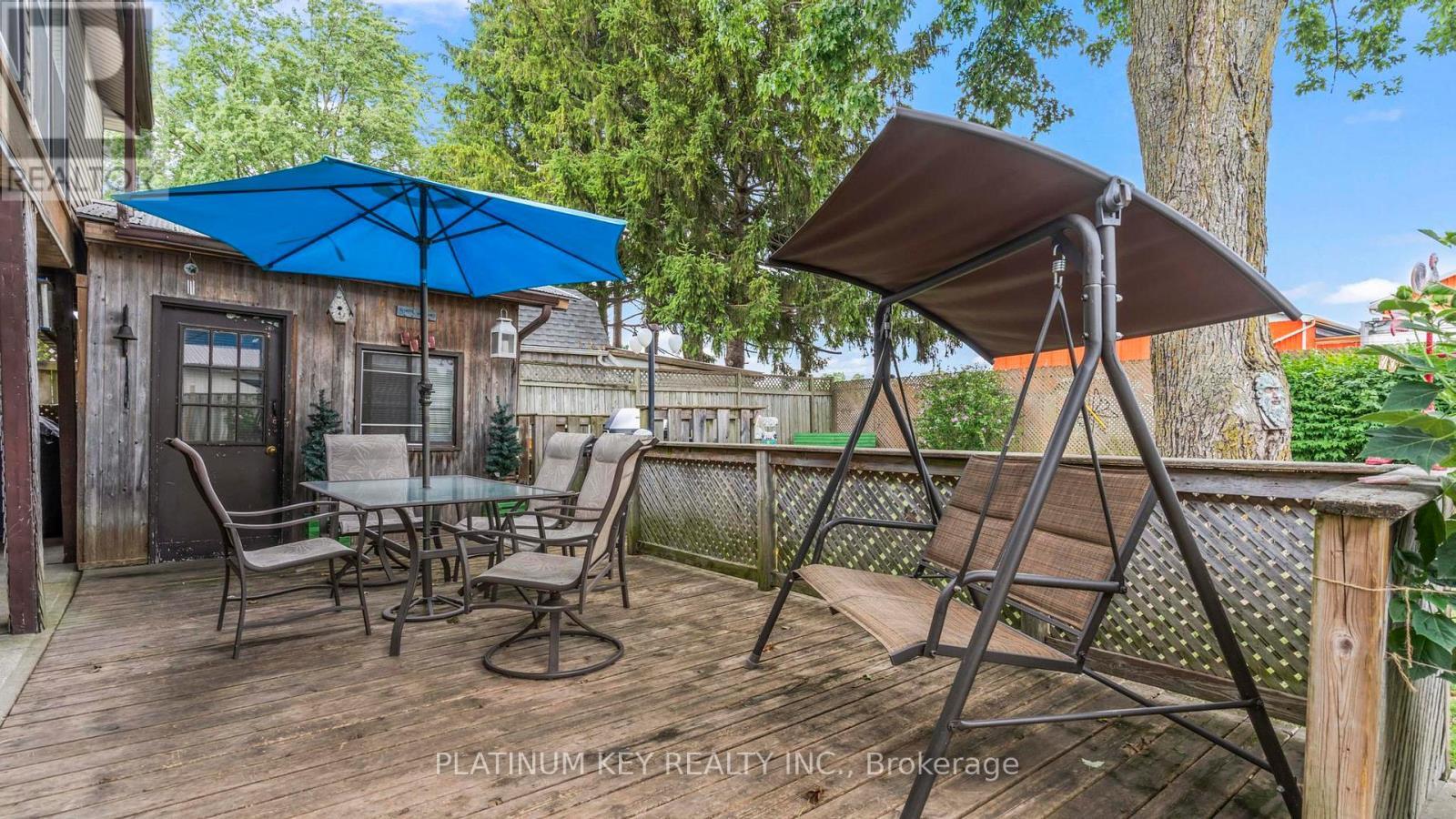 41 Queen Street, Strathroy-Caradoc (Se), ON - Outdoor With Deck Patio Veranda With Exterior