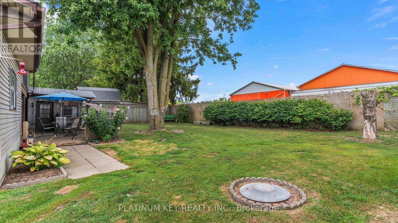 41 Queen Street, Strathroy-Caradoc (Se), ON - Outdoor